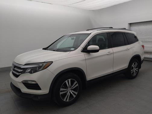 White Diamond Pearl 2018 Honda Pilot EX