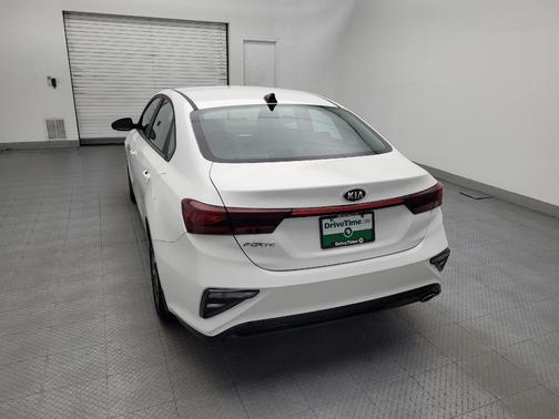 Snow White Pearl 2021 Kia Forte LXS