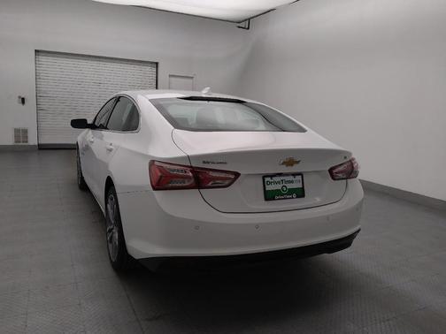 Summit White 2024 Chevrolet Malibu FWD 2LT