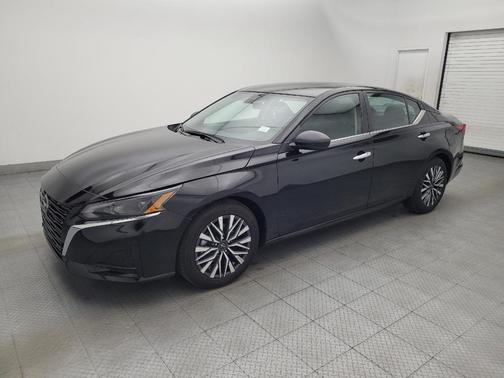Super Black 2025 Nissan Altima 2.5 SV