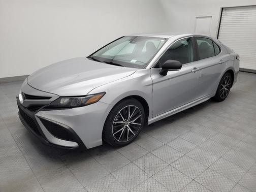 Celestial Silver Metallic 2022 Toyota Camry SE