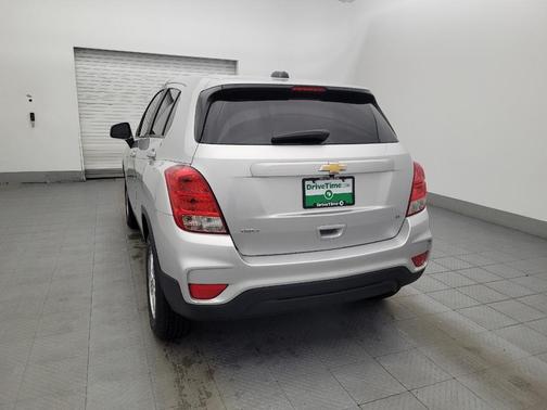 Silver Ice Metallic 2019 Chevrolet Trax LS