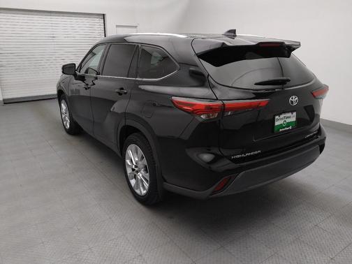 Midnight Black Metallic 2022 Toyota Highlander Limited