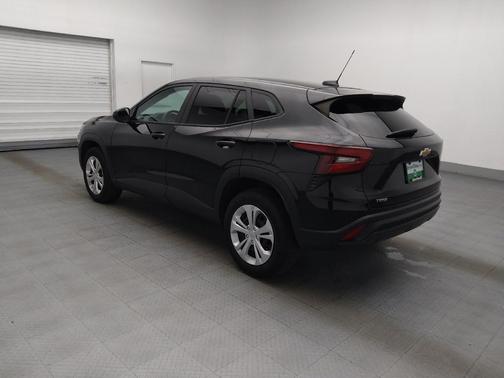 Mosaic Black Metallic 2025 Chevrolet Trax LS