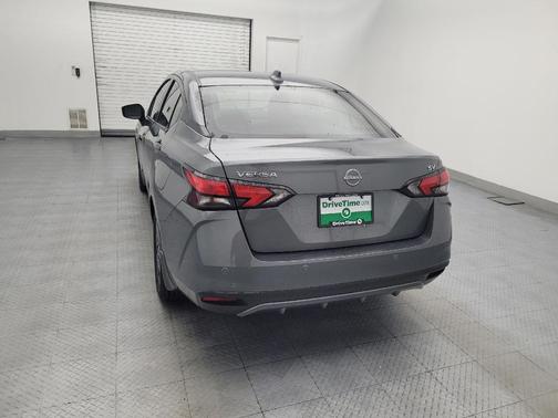Gray 2024 Nissan Versa 1.6 SV