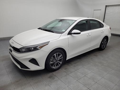 Snow White Pearl 2022 Kia Forte LXS