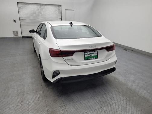 Snow White Pearl 2022 Kia Forte LXS