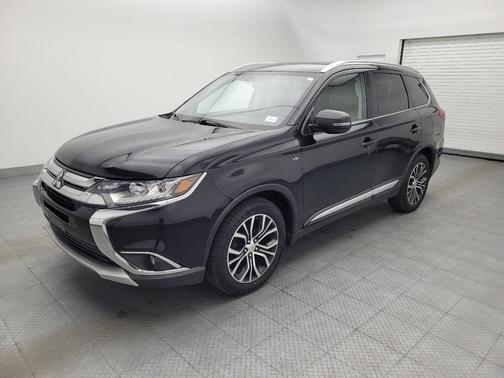 Labrador Black Pearl 2017 Mitsubishi Outlander GT