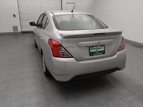 Brilliant Silver Metallic 2019 Nissan Versa 1.6 SV