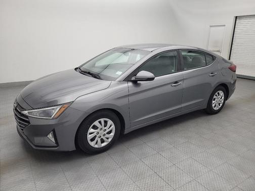 Gray 2019 Hyundai ELANTRA SE