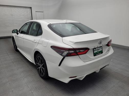 Super White 2021 Toyota Camry SE