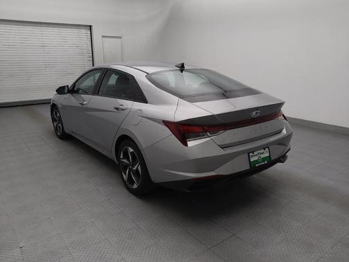 Shimmering Silver Pearl 2023 Hyundai ELANTRA SEL