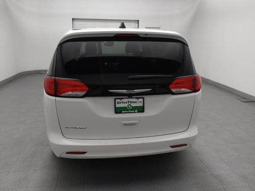Bright White Clearcoat 2023 Chrysler Voyager LX