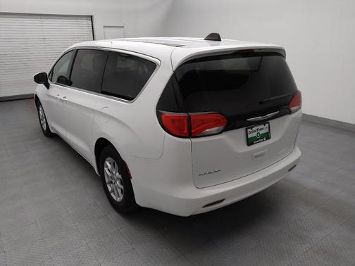 Bright White Clearcoat 2023 Chrysler Voyager LX