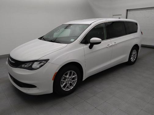 Bright White Clearcoat 2023 Chrysler Voyager LX