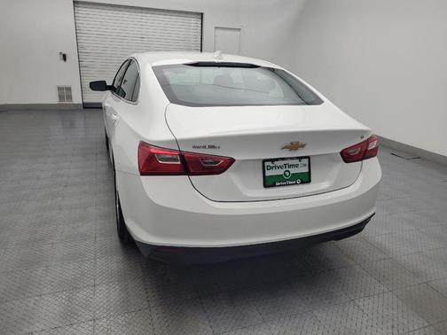 Summit White 2023 Chevrolet Malibu FWD 1LT