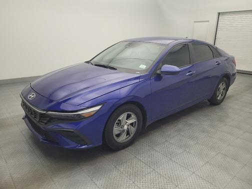 2024 Hyundai ELANTRA SE