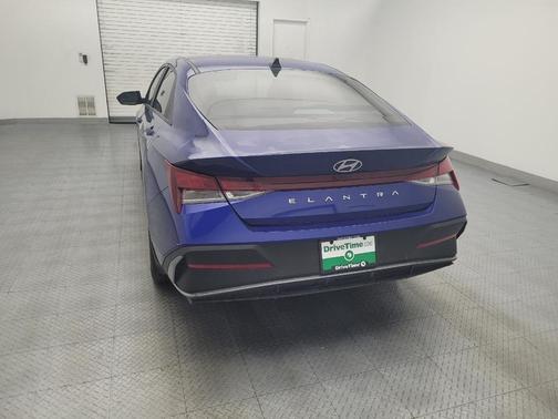2024 Hyundai ELANTRA SE