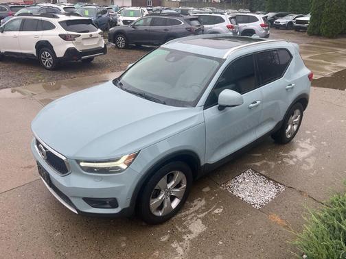 2019 Volvo XC40 T5 Momentum