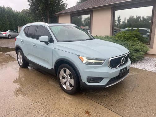 2019 Volvo XC40 T5 Momentum