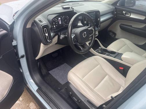2019 Volvo XC40 T5 Momentum