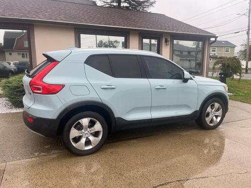 2019 Volvo XC40 T5 Momentum