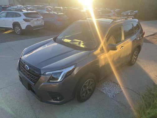2024 Subaru Forester Premium