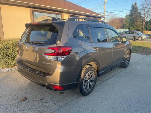 2024 Subaru Forester Premium