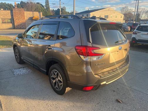 2024 Subaru Forester Premium