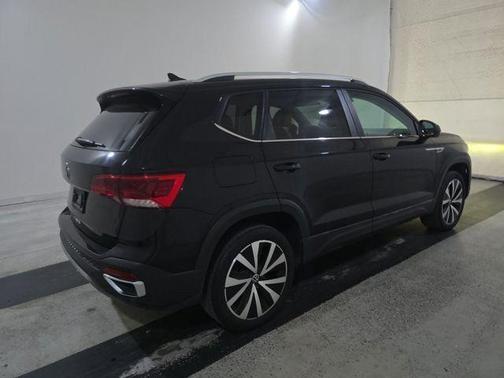 Deep Black 2022 Volkswagen Taos 1.5T SE
