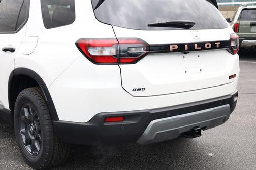 Platinum White 2026 Honda Pilot TrailSport