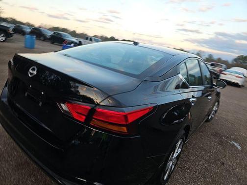 2025 Nissan Altima S FWD