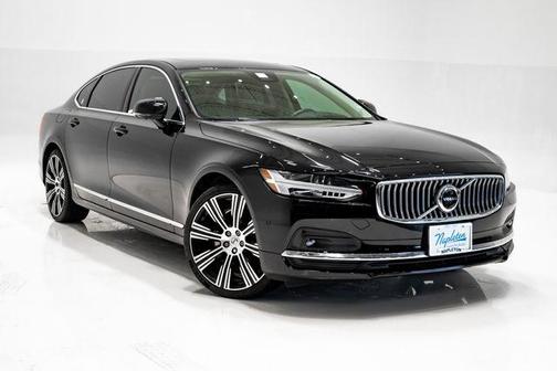 Onyx Black Metallic 2023 Volvo S90 B6 Plus