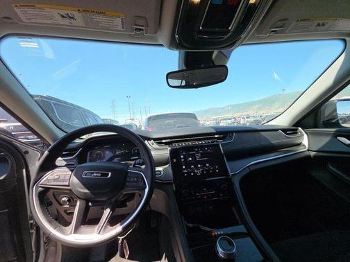 Silver Zynith 2024 Jeep Grand Cherokee Laredo