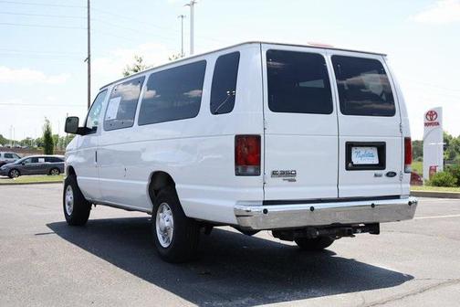2010 Ford E350 Super Duty XLT