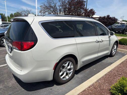 Luxury White Pearlcoat 2019 Chrysler Pacifica Touring-L Plus
