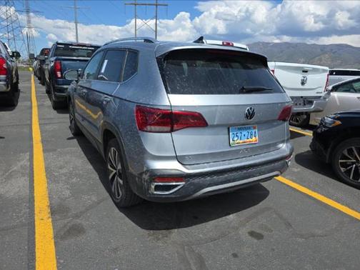 Pyrite Silver Metallic 2024 Volkswagen Taos 1.5T SE