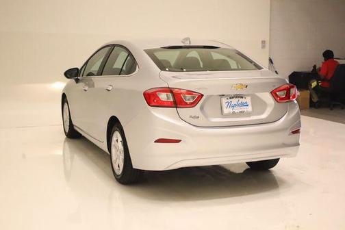 Silver Ice Metallic 2018 Chevrolet Cruze LT