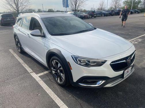 White Frost Tricoat 2018 Buick Regal TourX Essence