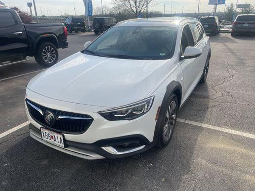 White Frost Tricoat 2018 Buick Regal TourX Essence