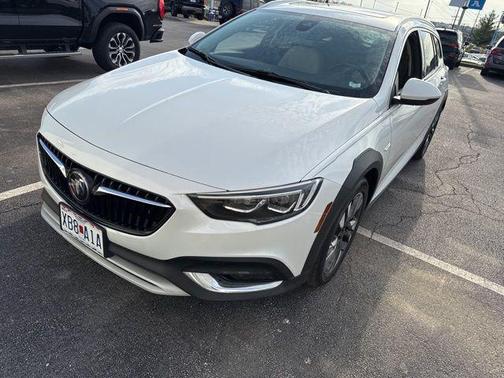 White Frost Tricoat 2018 Buick Regal TourX Essence