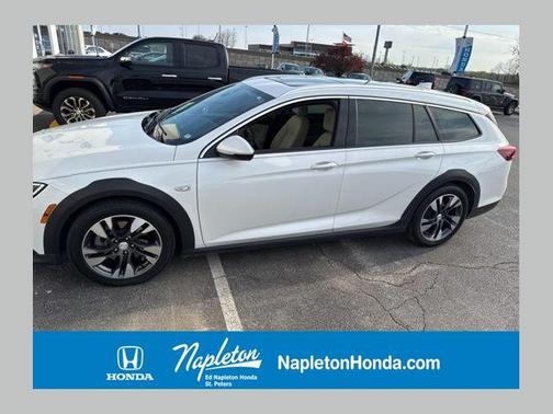 White Frost Tricoat 2018 Buick Regal TourX Essence