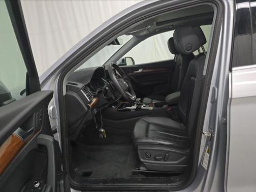 2023 Audi Q5 45 S line Premium