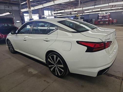 2021 Nissan Altima SR FWD