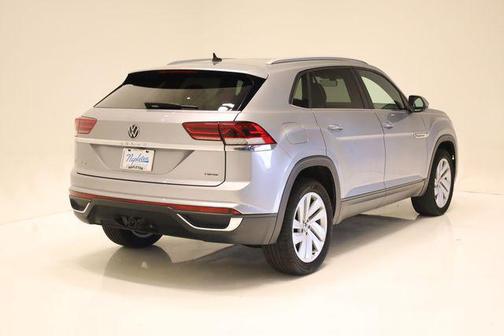Silver Metallic 2022 Volkswagen Atlas Cross Sport 3.6L V6 SE w/Technology