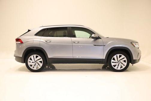 Silver Metallic 2022 Volkswagen Atlas Cross Sport 3.6L V6 SE w/Technology