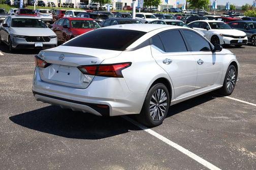 Brilliant Silver Metallic 2024 Nissan Altima 2.5 SV