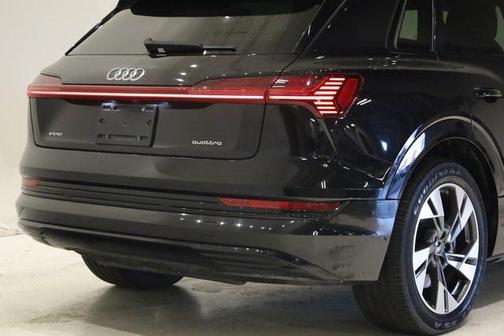 2021 Audi e-tron Premium