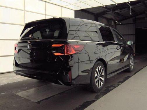 Crystal Black Pearl 2025 Honda Odyssey EX-L