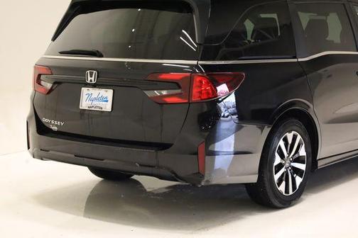 Crystal Black Pearl 2025 Honda Odyssey EX-L